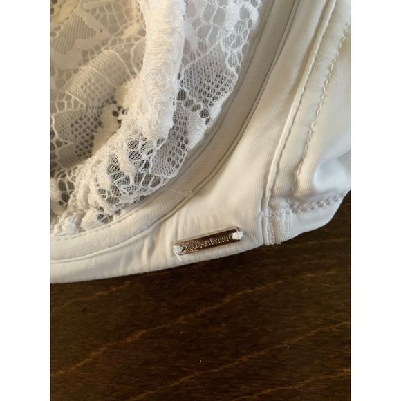 (34DD) La Vie En Rose white lace bra - Picture 2 of 3